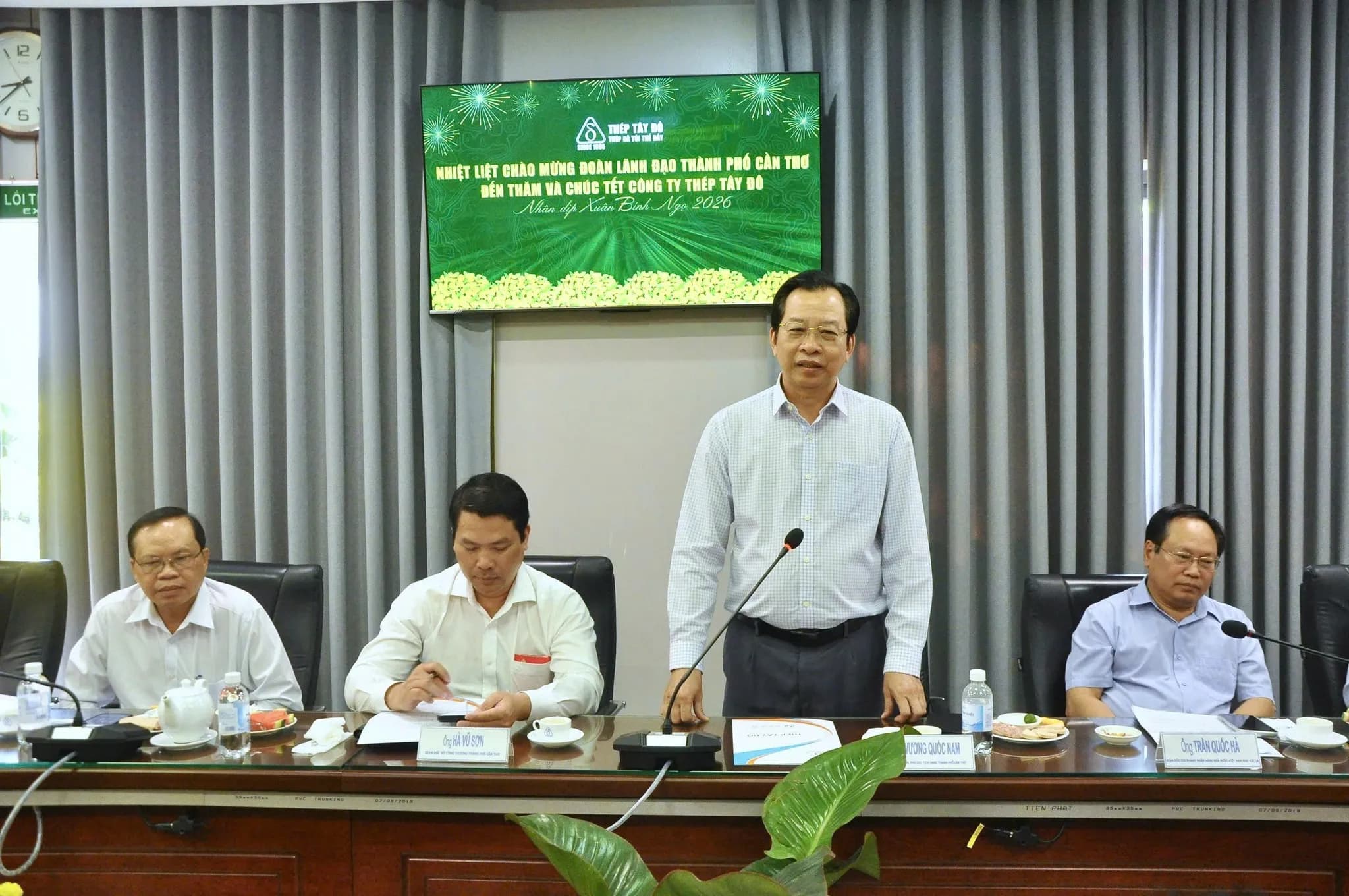 Lãnh đạo Thành phố Cần Thơ thăm và chúc Tết Công ty TNHH Thép Tây Đô