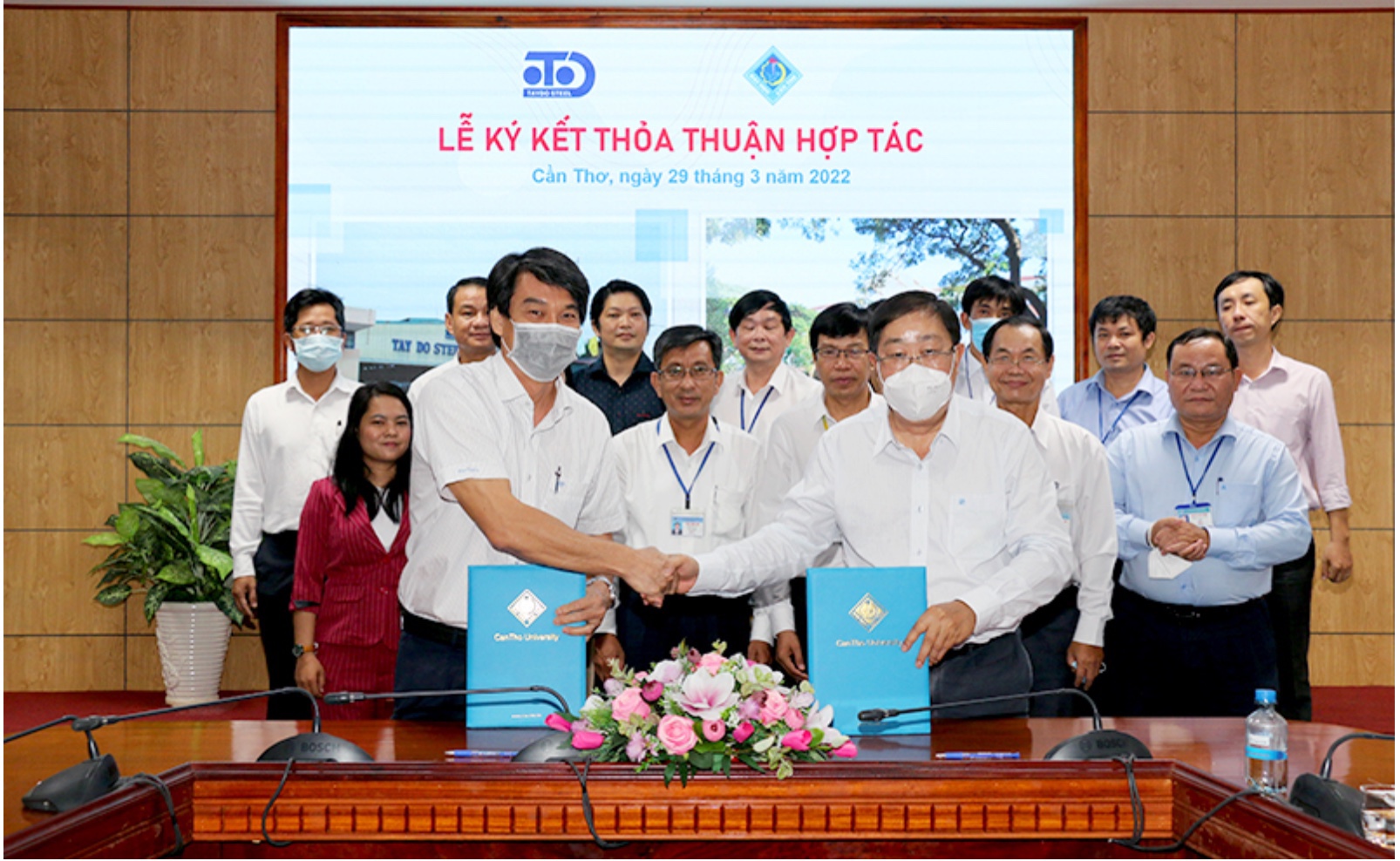 Ký kết thỏa thuận hợp tác giữa Công ty Thép Tây Đô và Đại học Cần Thơ